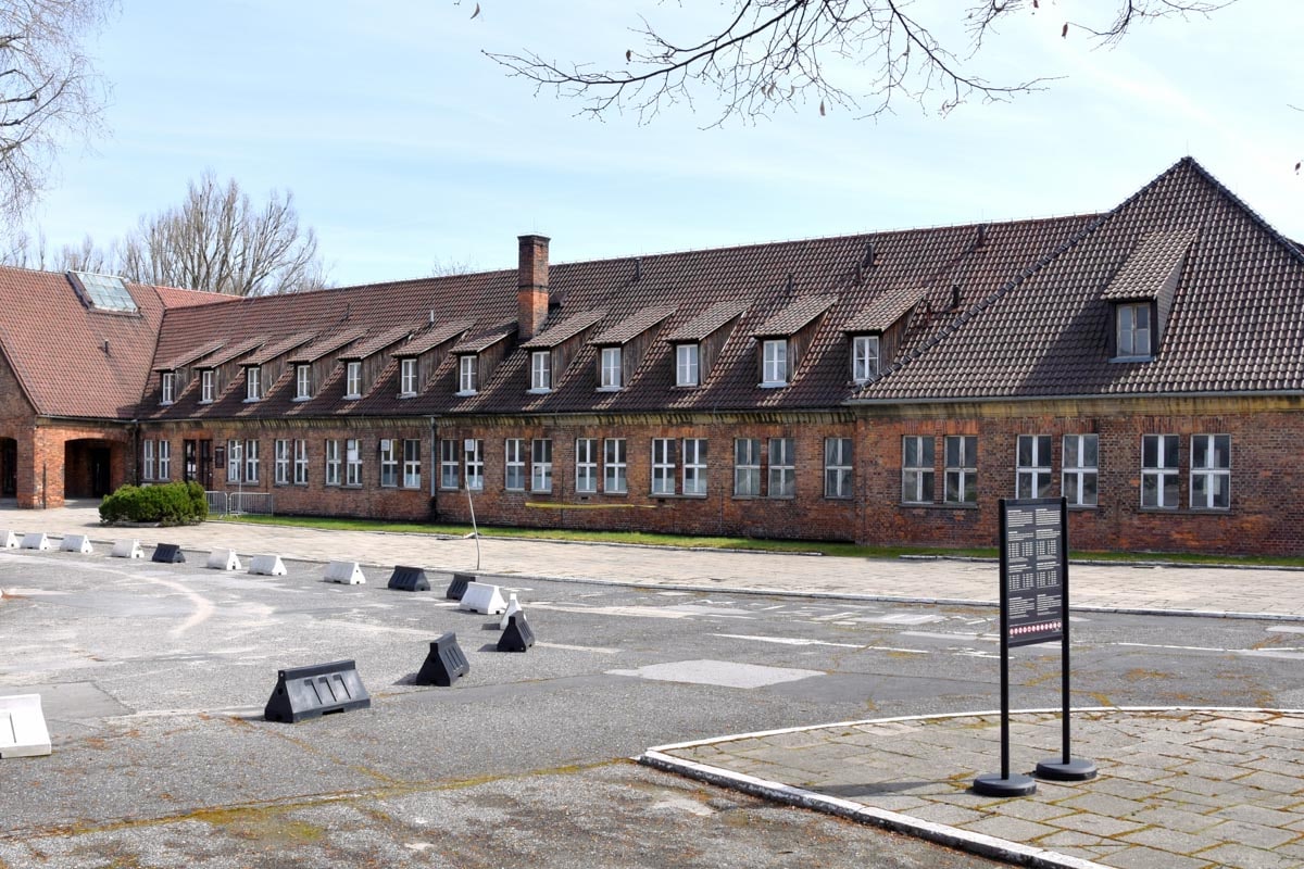 Entrée du musée du mémorial d'Auschwitz Birkenau
