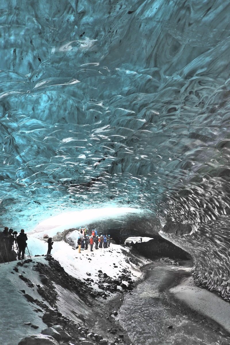 Grotte de glace du Jökulsárlón avec la rivière