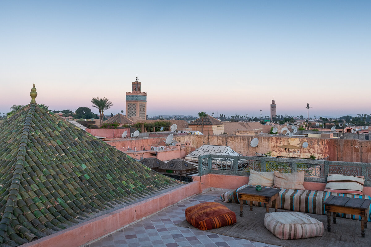 Terrasse au lever de soleil sur un riad à Marrakech