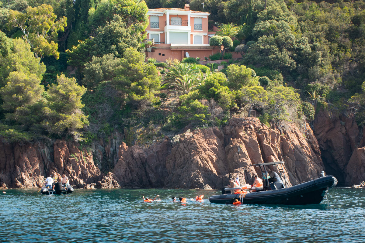 Pause baignade durant l'excursion bateau à Cannes