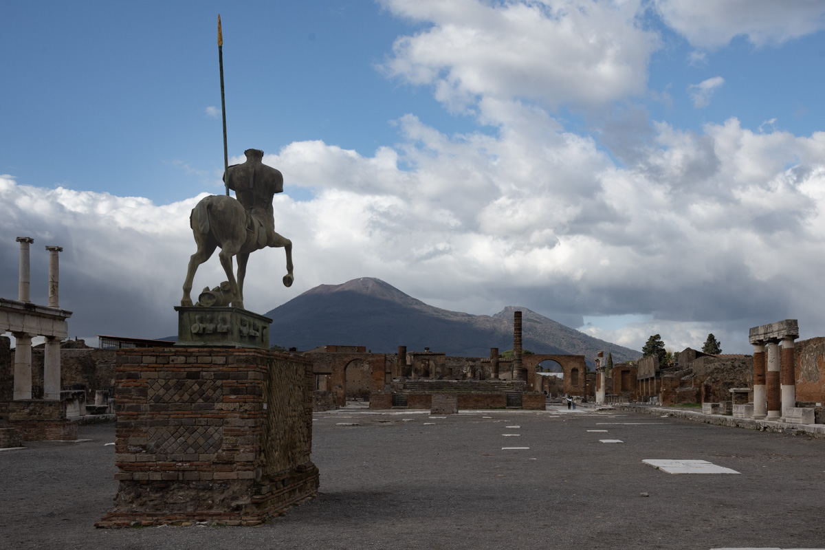 Statue de centaure sur le Forum de Pompéi