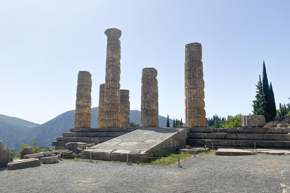Colonnes du temple d'Apollon à Delphes