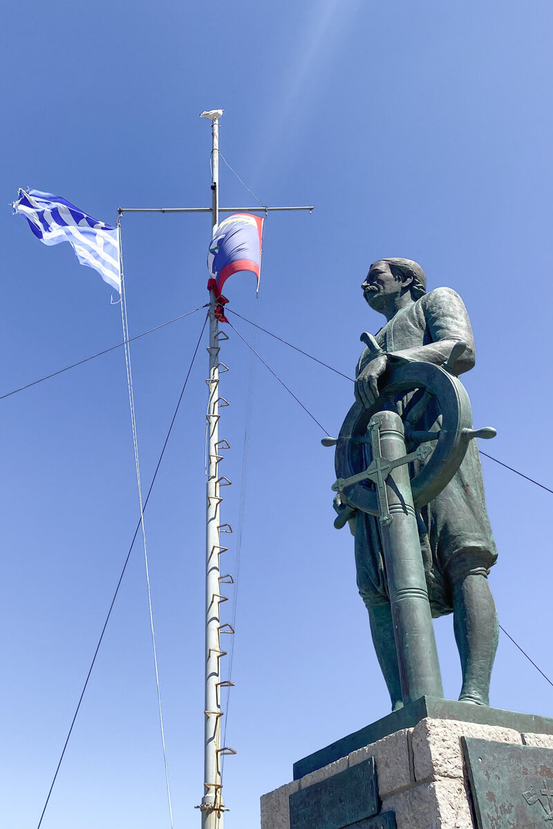 Statue de l'amiral Andreas Miaoulis
