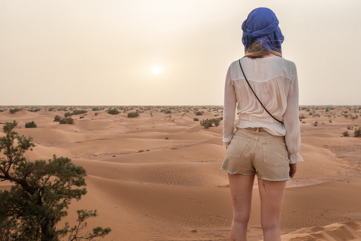 Observation du coucher de soleil sur le désert de Mhamid