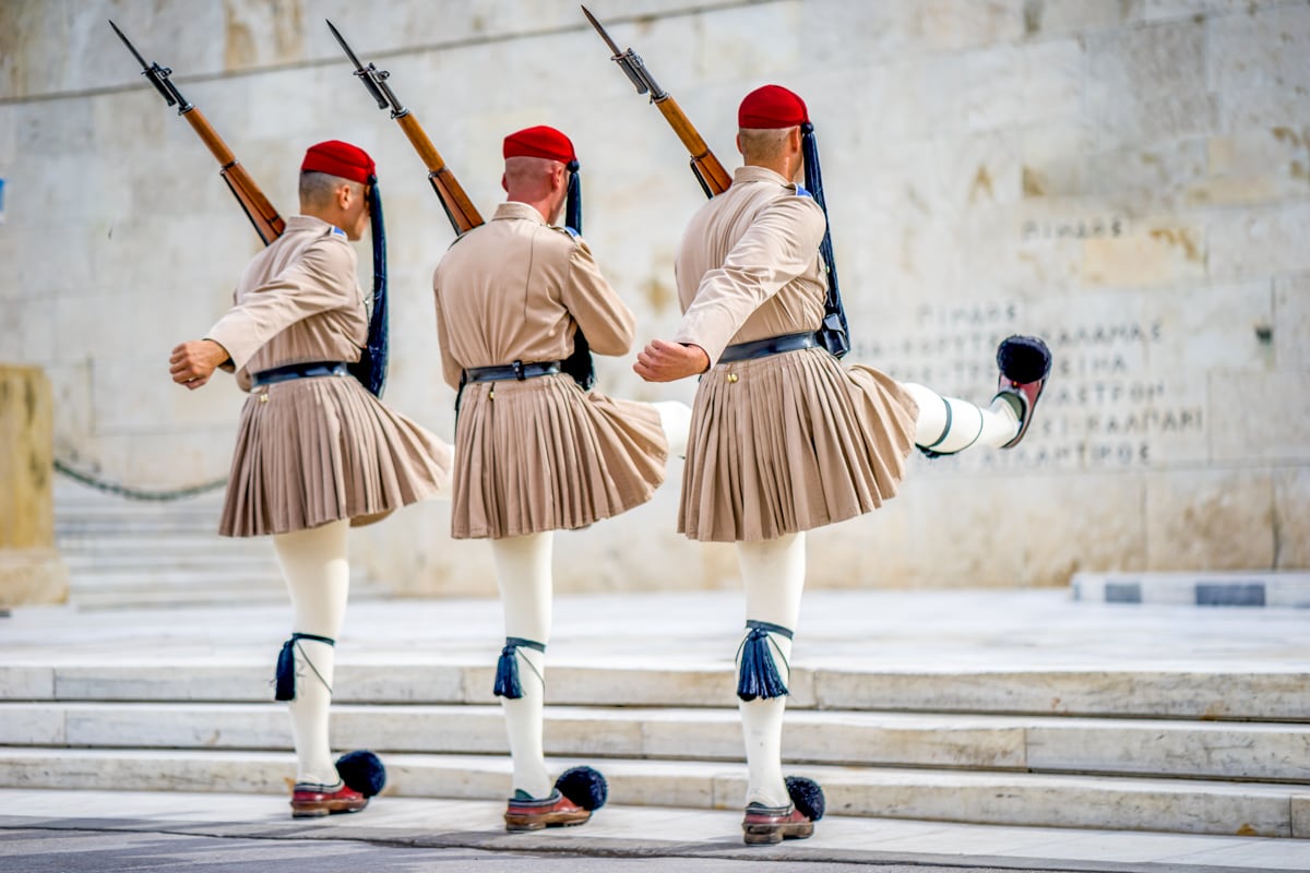 Relève de la garde sur la place Syntagma à Athènes