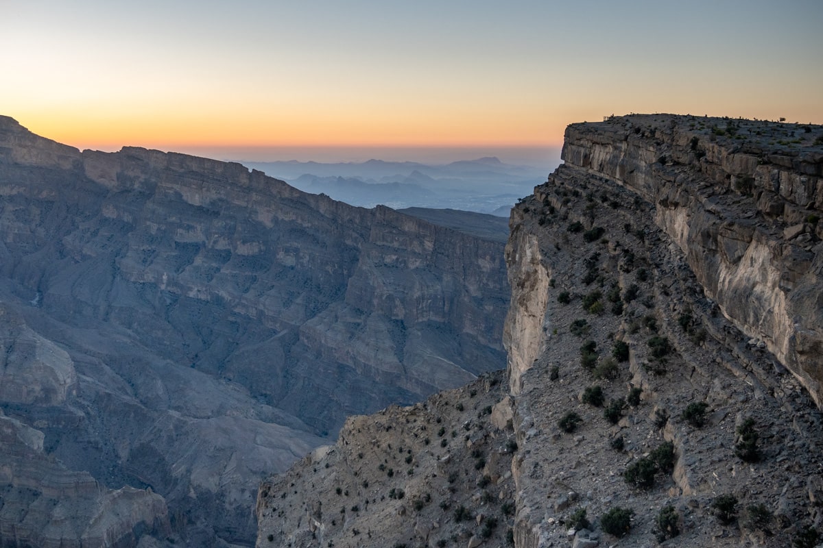 coucher de soleil sur les falaises depuis le Jebel Shams