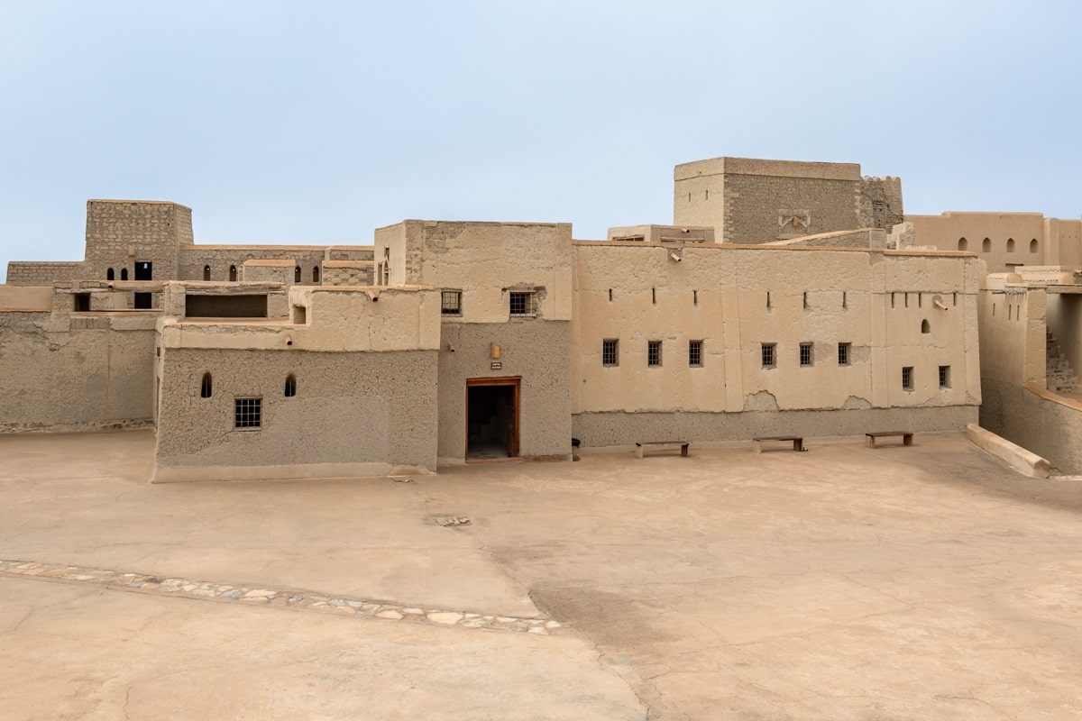 Murs dans le Fort de Bahla