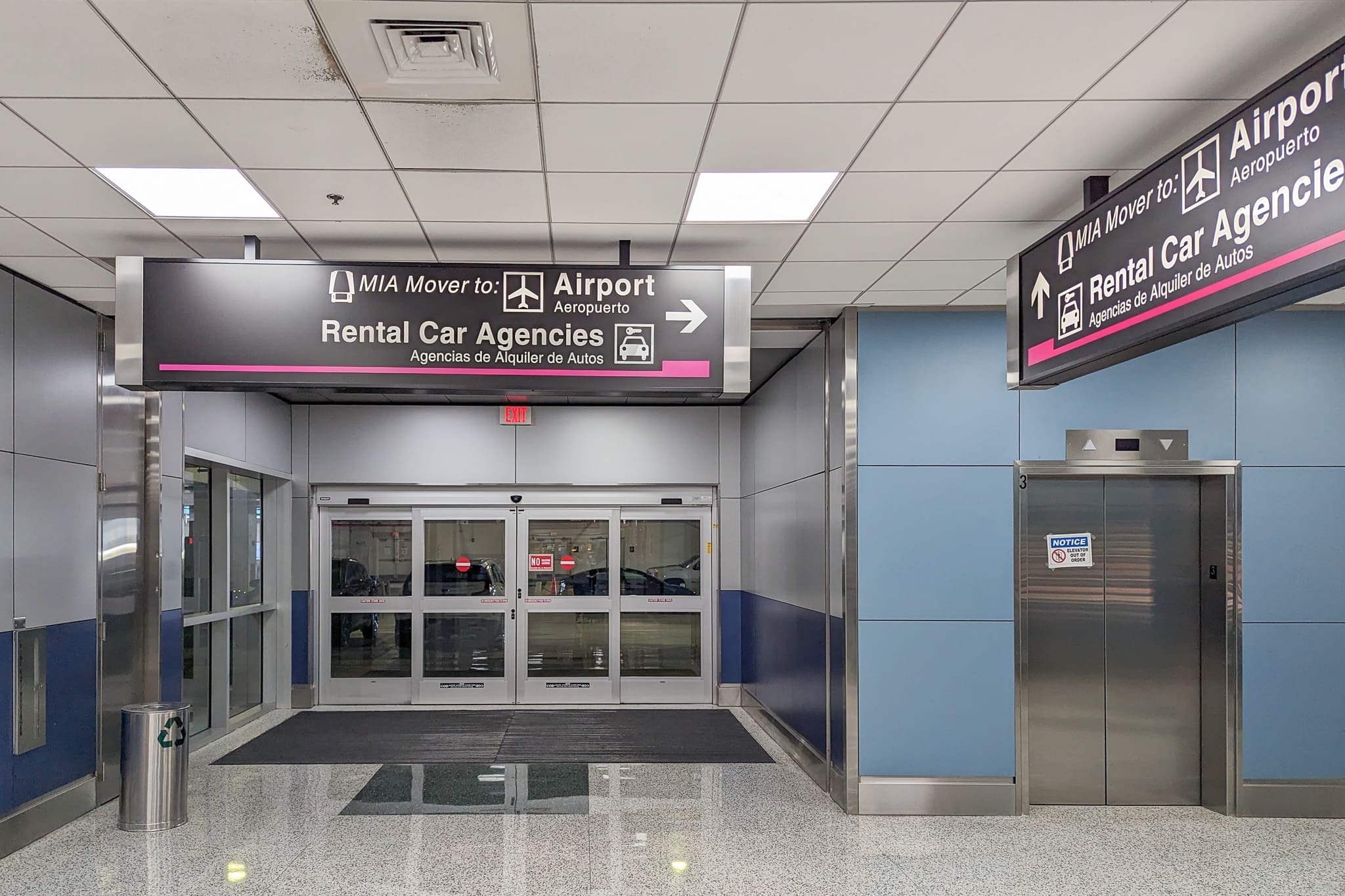 Panneau de l'aéroport à Miami