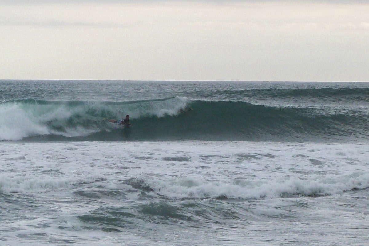 Vagues pour surfer à Bali