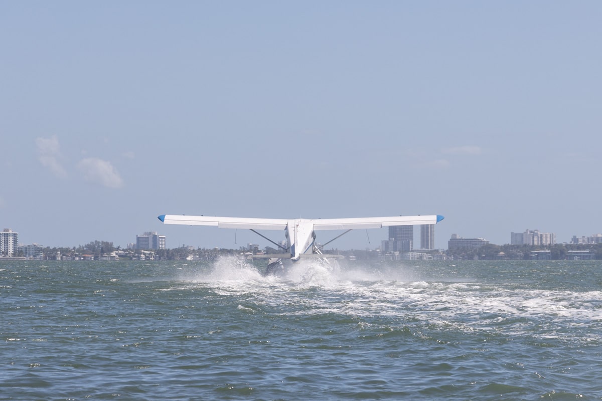 Décollage d'un hydravion à Miami