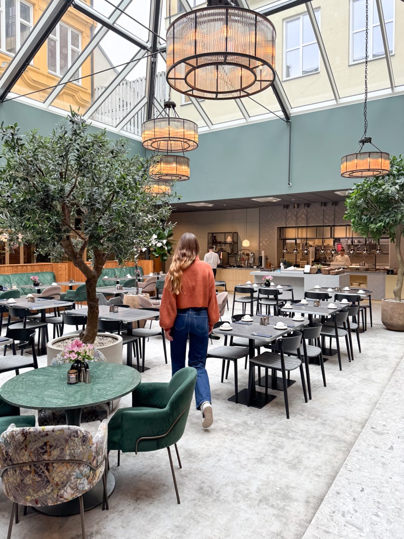 Intérieur de la salle du petit déjeuner au karl johan hotel à oslo en Norvège