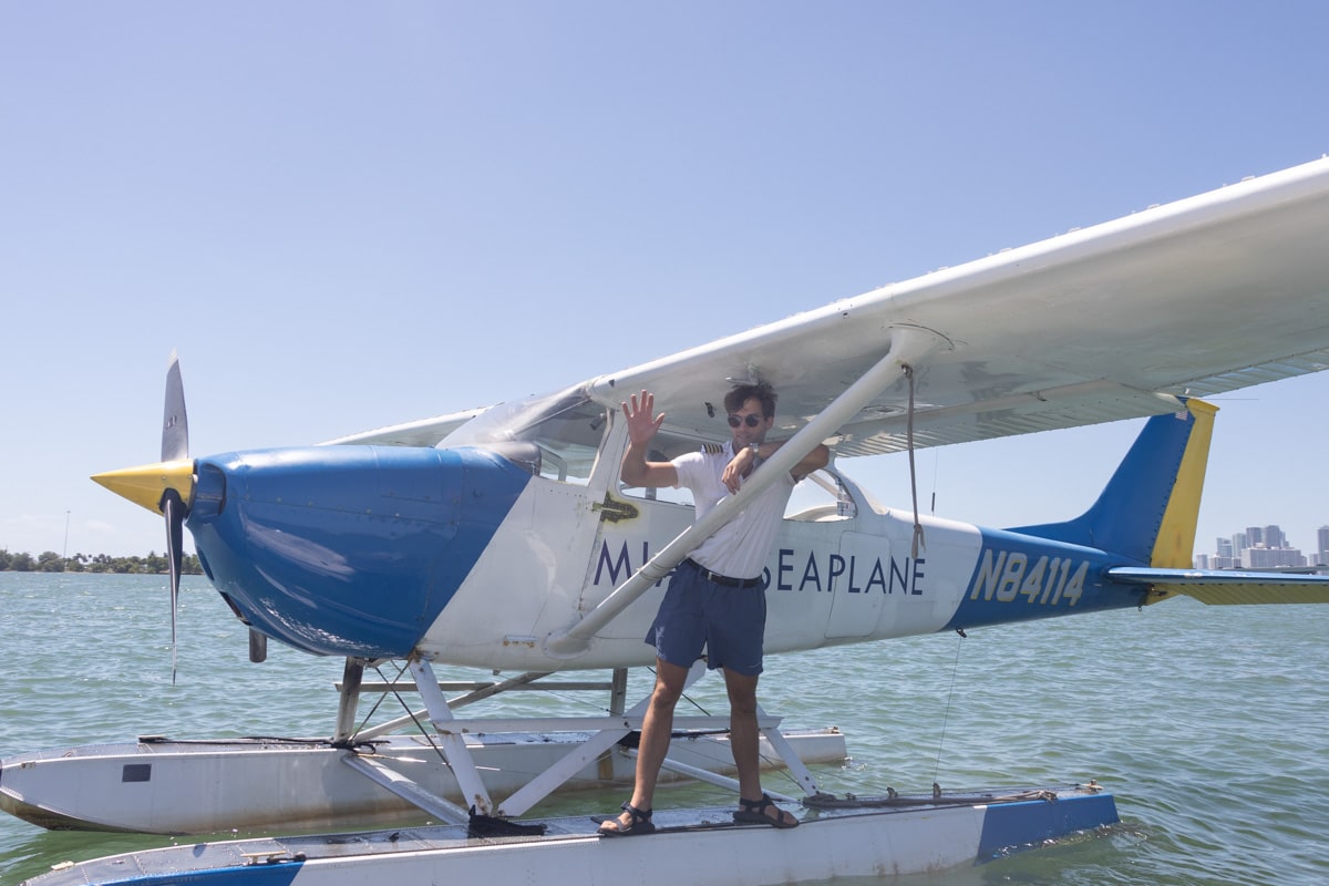 Pilote sur l'hydravion à Miami