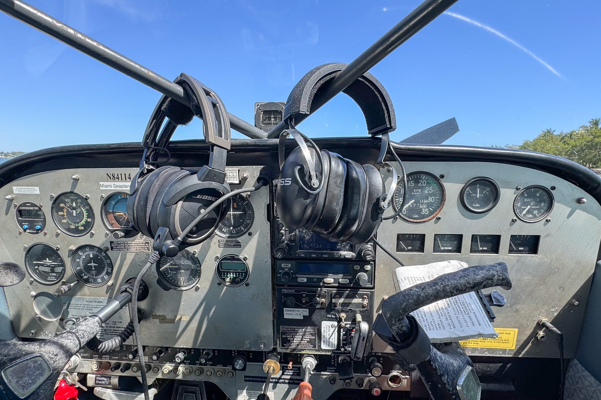 Tableau de bord de l'hydravion à Miami