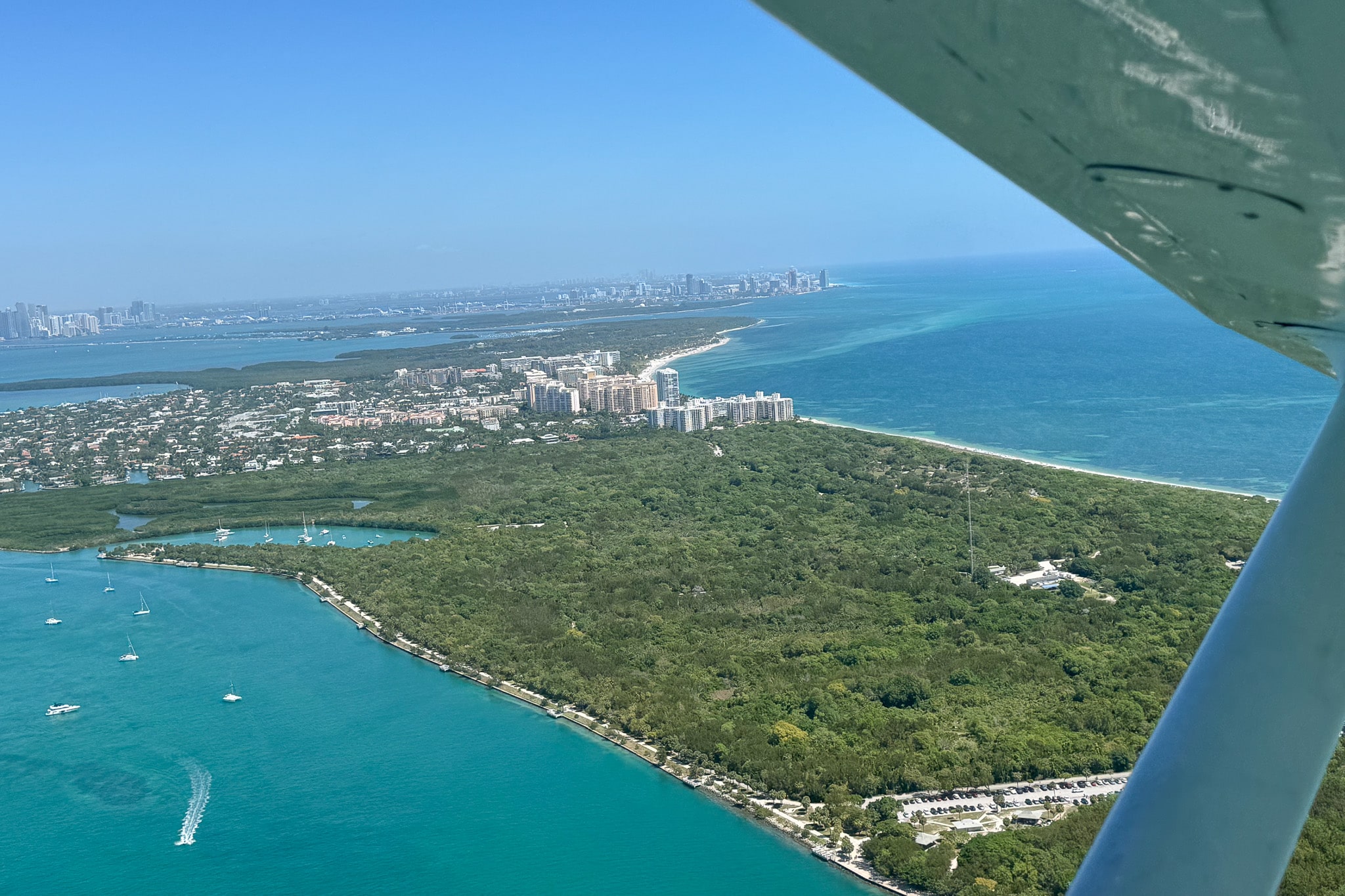 Vue d'ensemble depuis l'hydravion à miami