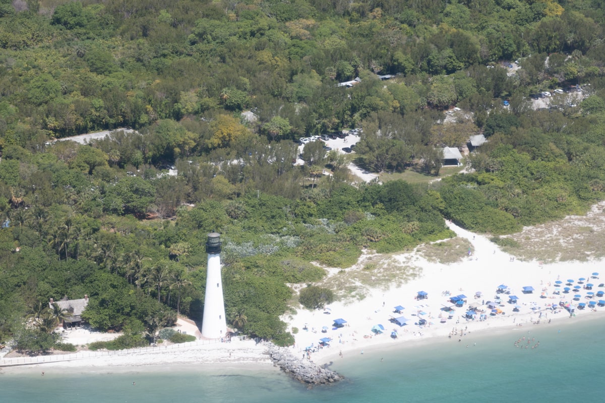 Vue proche depuis le ciel du phare de Miami