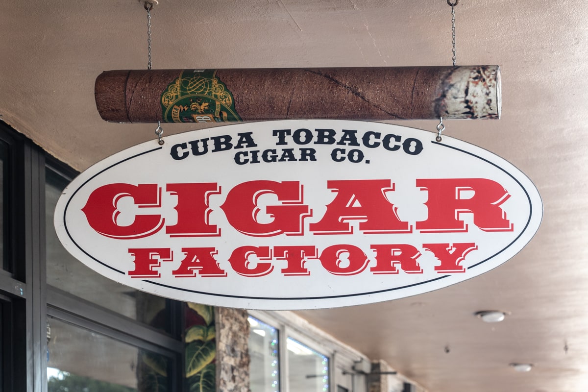 Panneau Cigar factory à Little havana