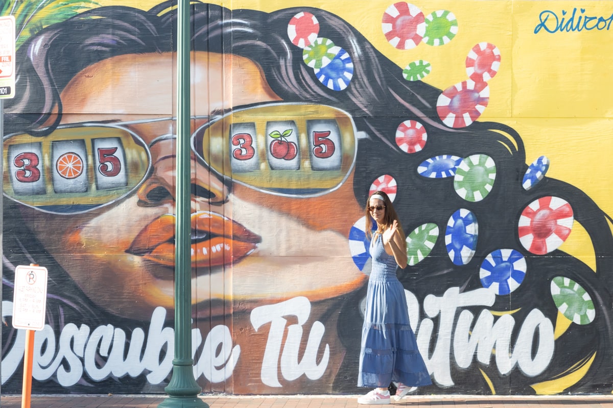 Personne devant murale à little havana