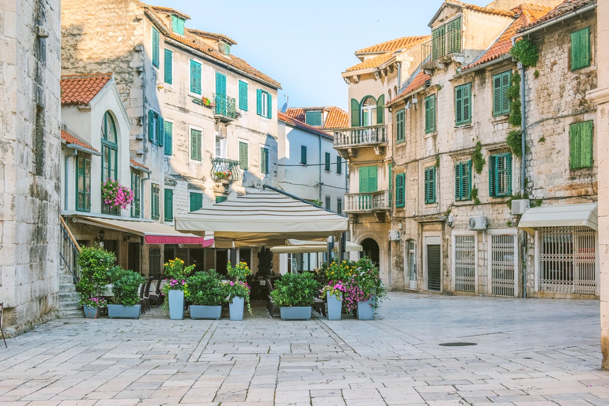 Ruelles et place à Split en Croatie