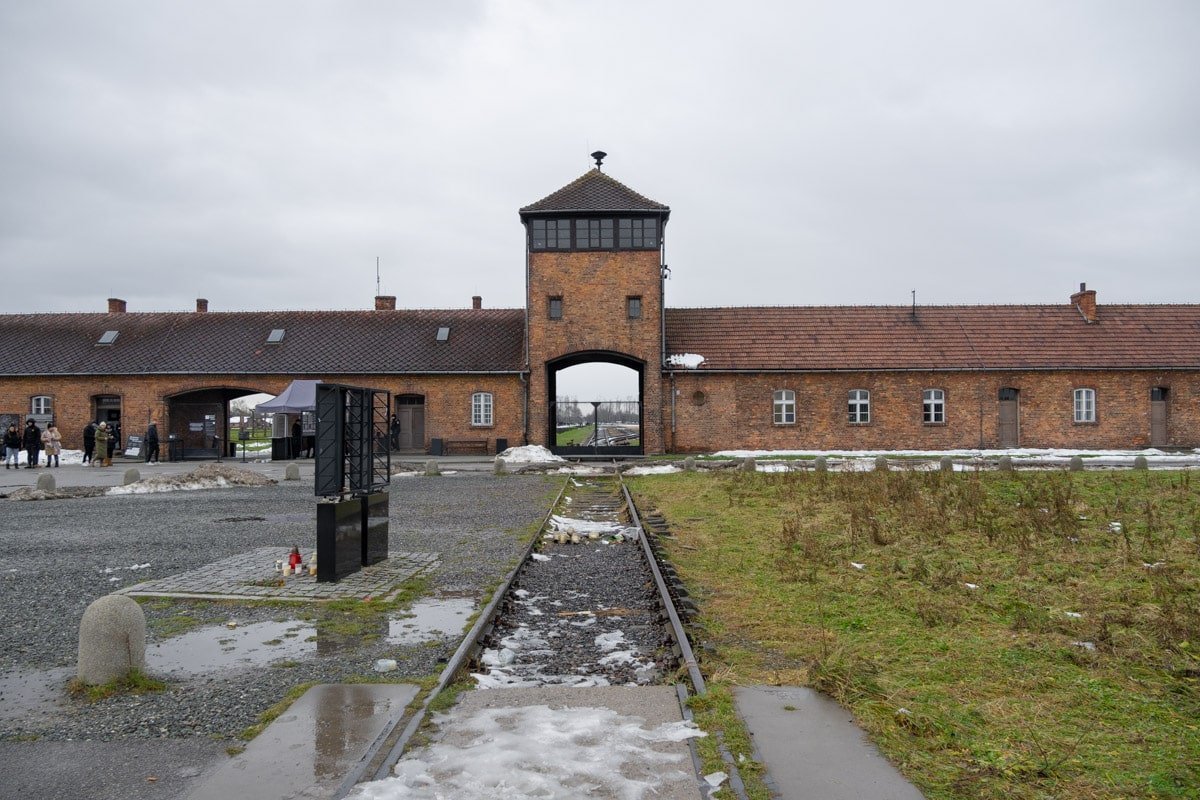Entrée principale du camps de concentration d'Auschwitz