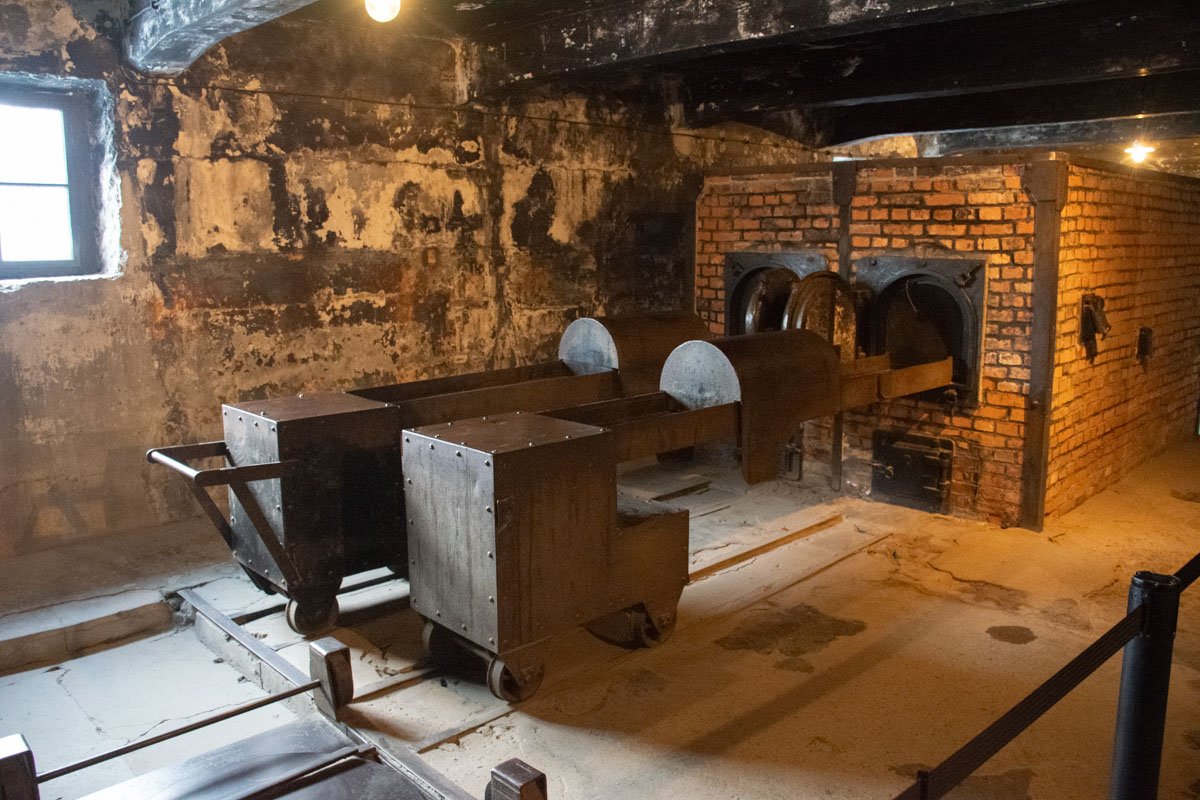 Vestige d'un four crématoire à Auschwitz