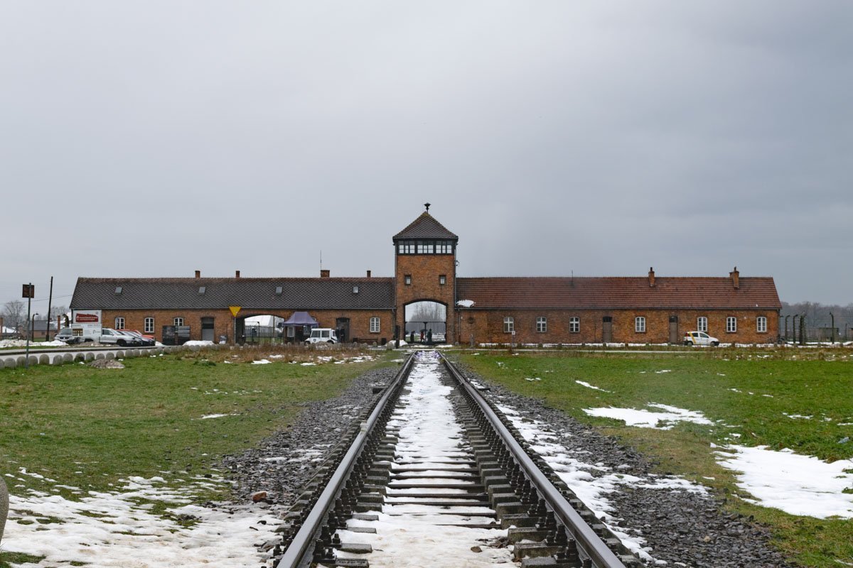 Entrée principale des trains de déportations à Birkenau
