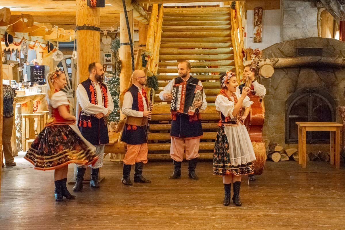 Soirée folklorique avec dîner traditionnel polonais à côté de Cracovie