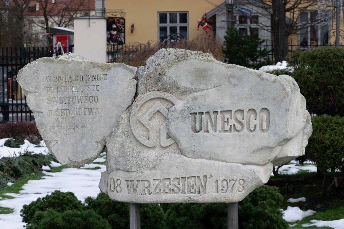 Plaque de l'UNESCO pour la mine de sel de Wieliczka