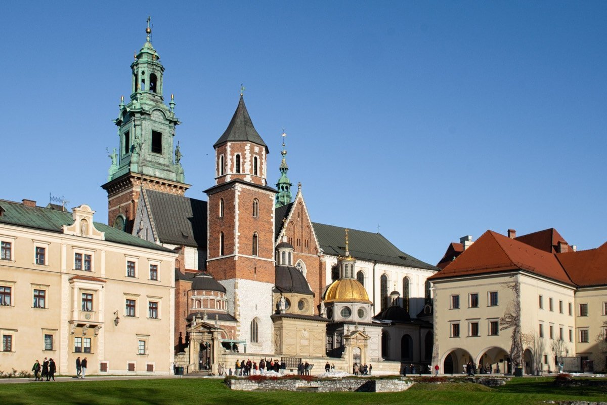 Vue extérieure d'ensemble de la colline du Wawel