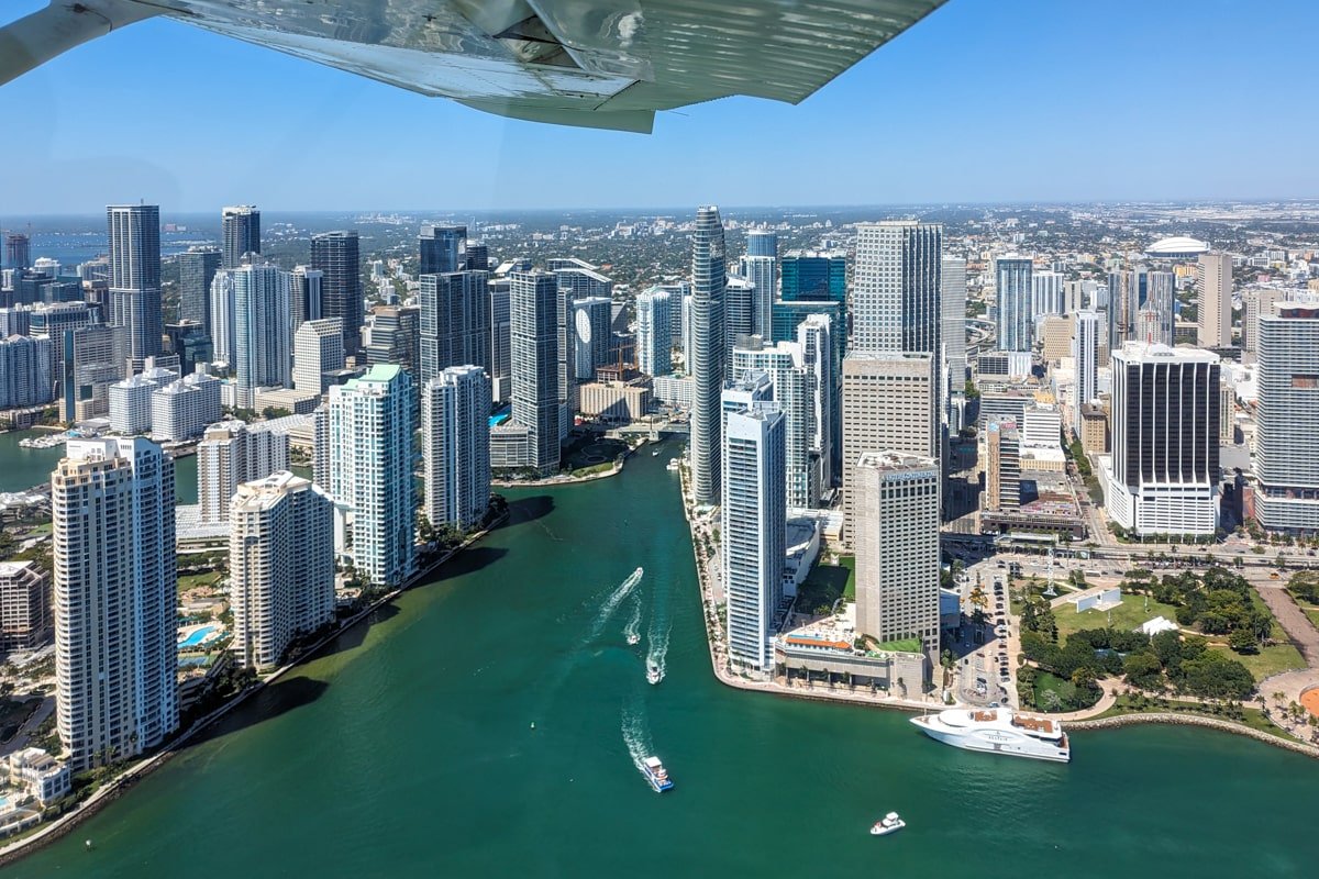 Quartier de Downtown Miami vu depuis un hydravion
