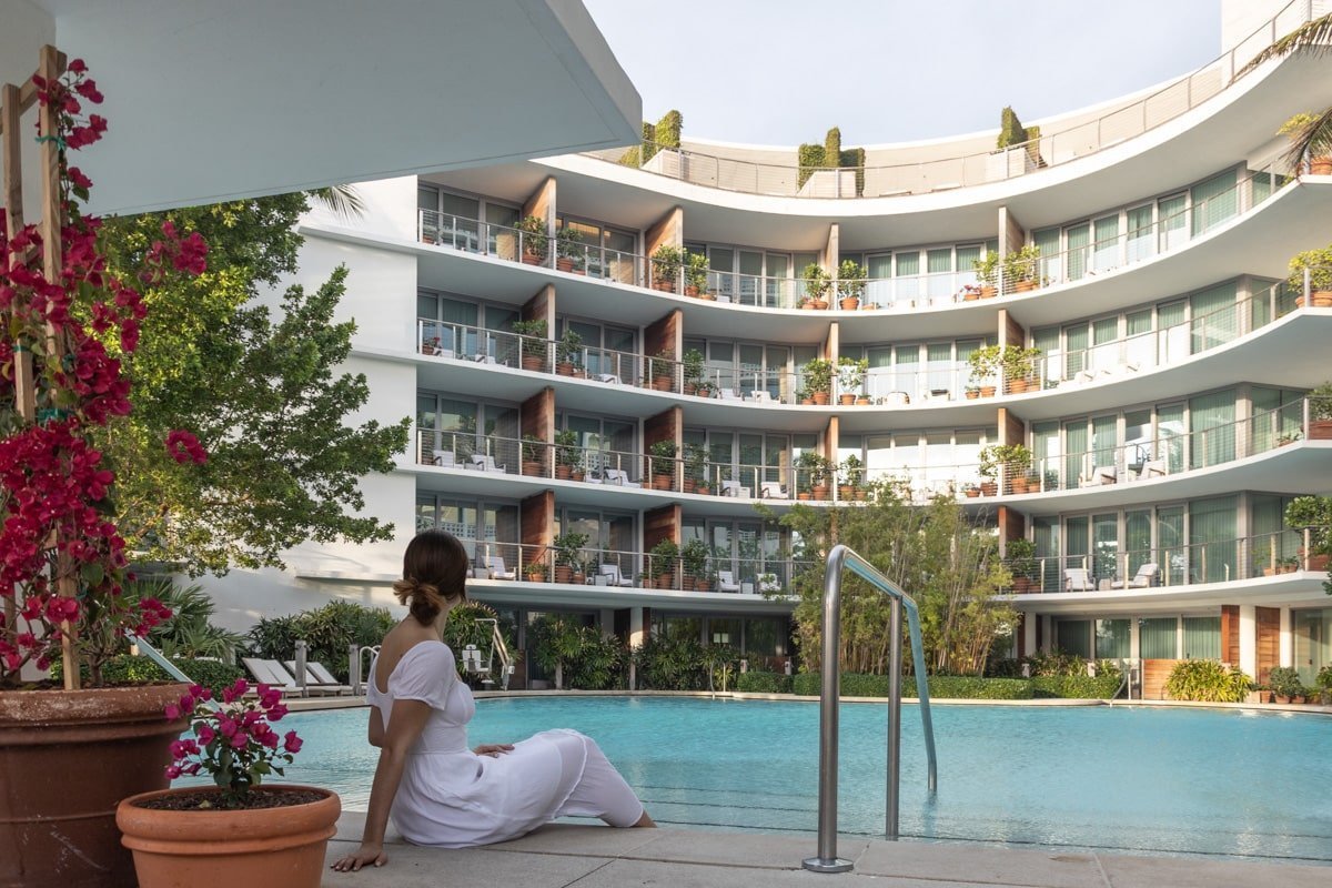 Piscine du Miami Beach Edition