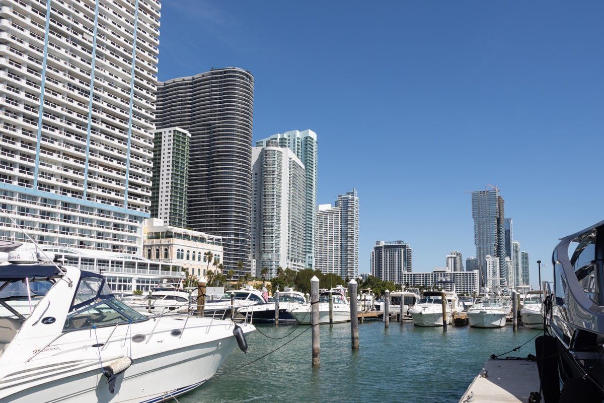 Port en face de l'agence qui propose les vols en hydravion à Miami