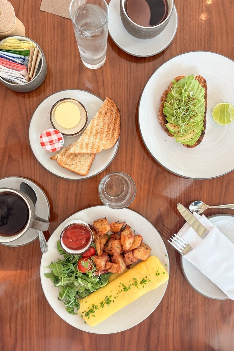 Assiettes de petit-déjeuner au Miami Beach Edition