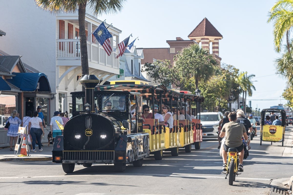 Petit train dans la rue