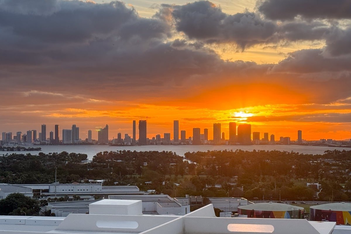Coucher de soleil sur Miami vu depuis un rooftop