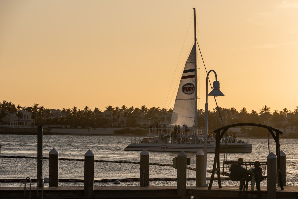 Bateau au coucher de soleil