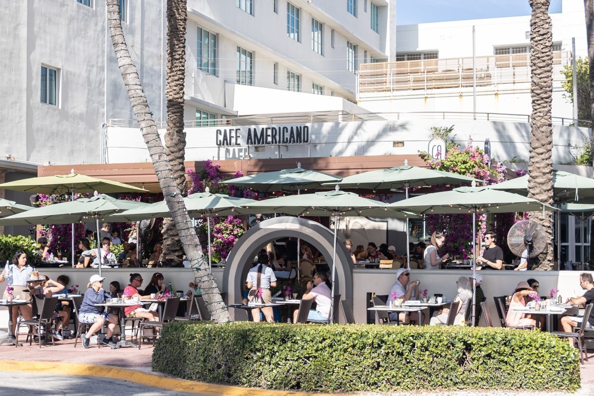 Façade du Café Americano