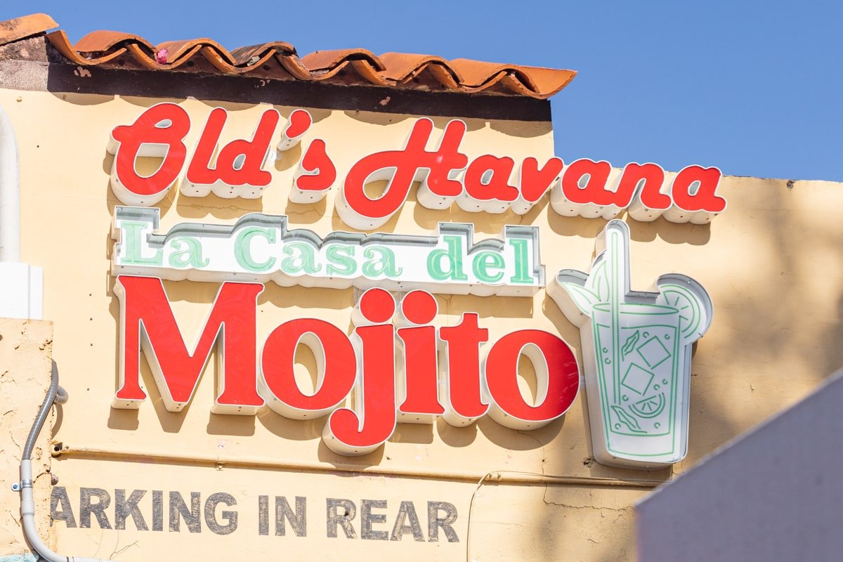 Devanture du bar Old's Havana