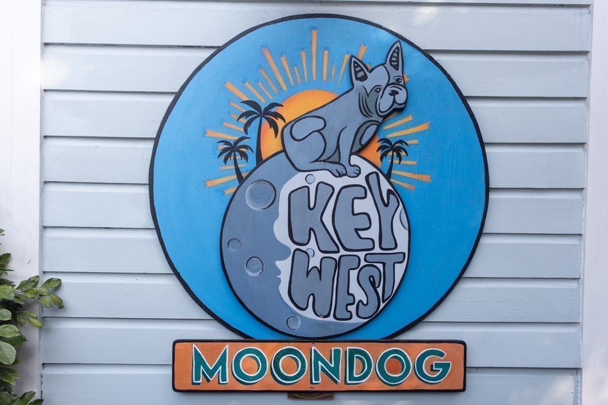 Enseigne du Moondog Cafe