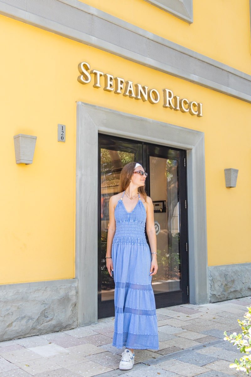 Personne devant une boutique Stefano Ricci