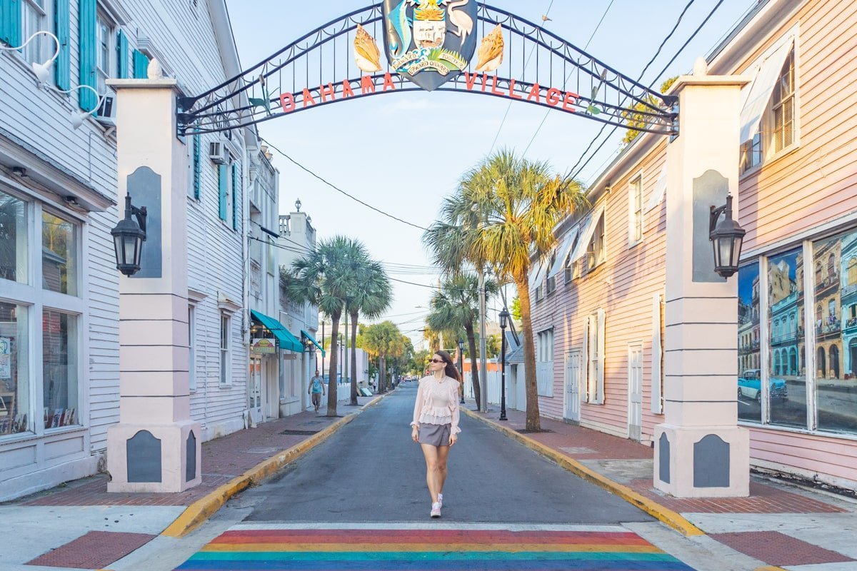 Femme qui marche à Duval Street