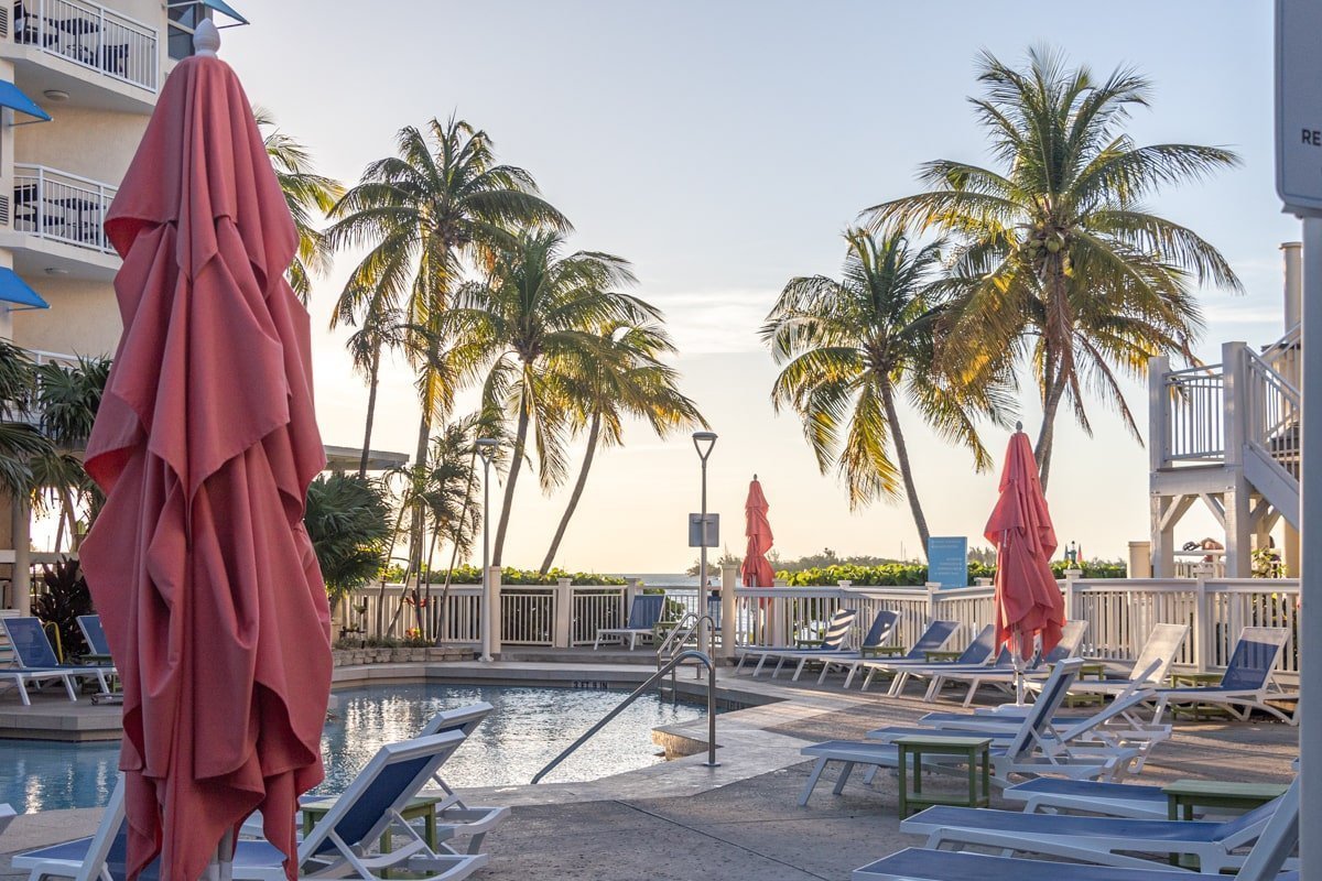 Piscine de l'hôtel Hyatt Resort avec palmiers et parasols