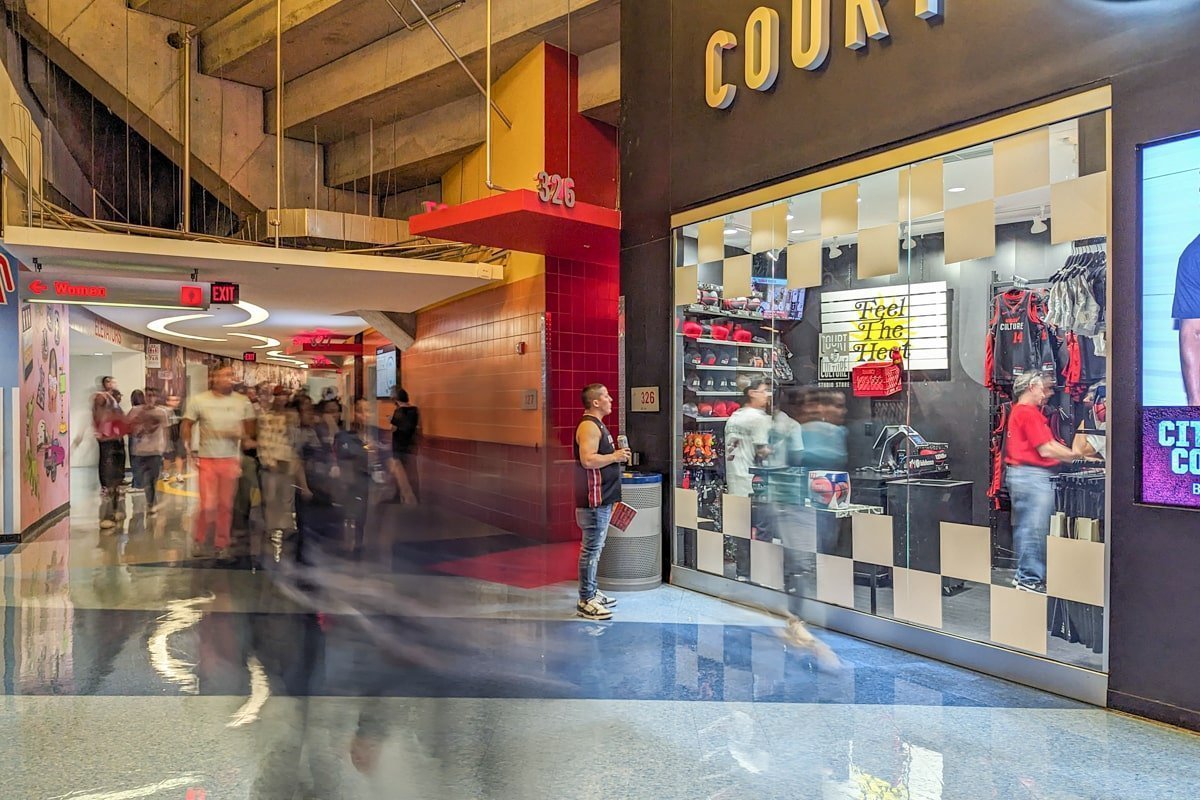 Stands avec boutique de souvenirs