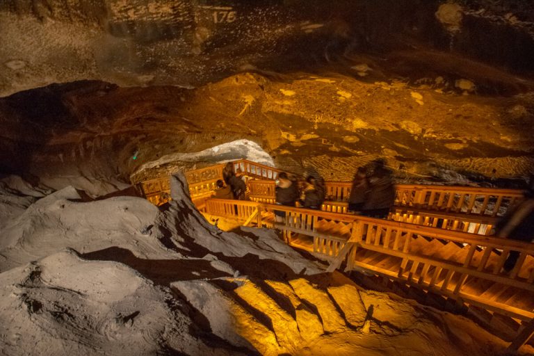 Escaliers pour la descente dans la mine