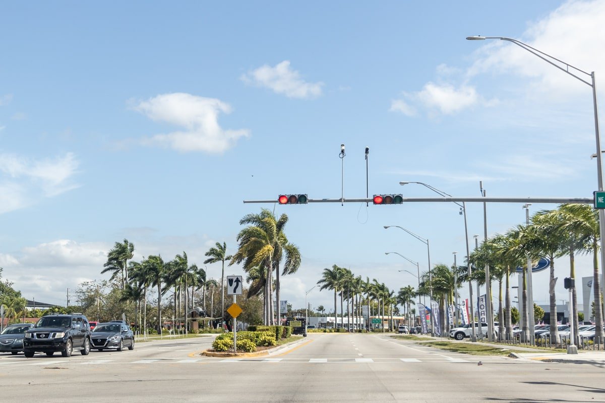 Intersection et son feu rouge