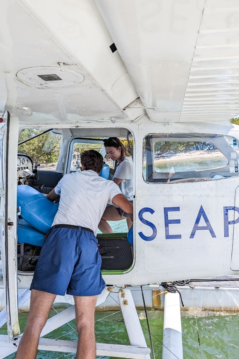 Montée à l'avant de l'hydravion