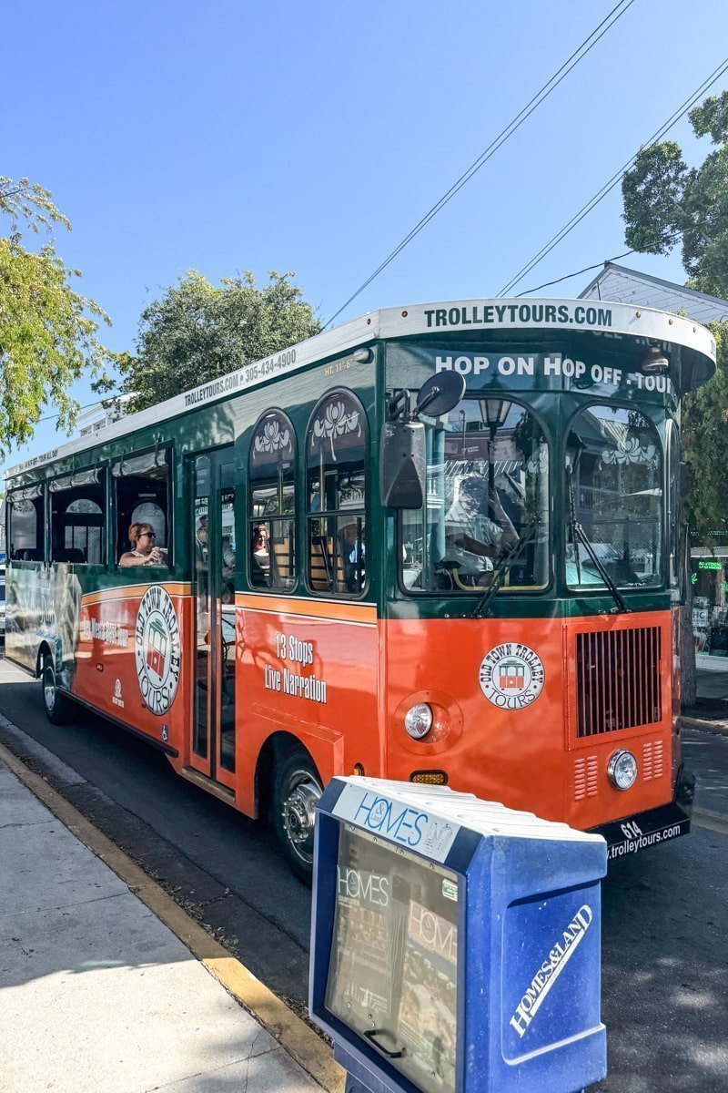 Old town trolley à l'arrêt