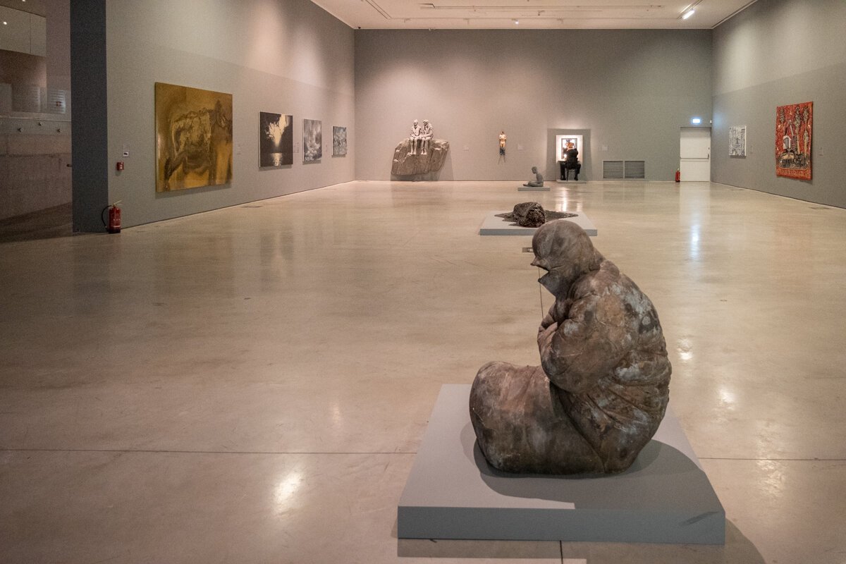 Salle d'exposition dans le MOCAK de Cracovie