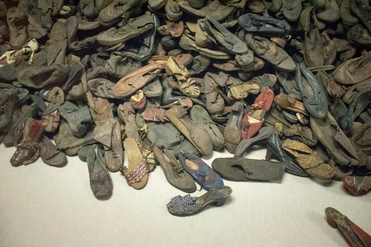 Tas de chaussures ayant appartenus aux déportés d'Auschwitz