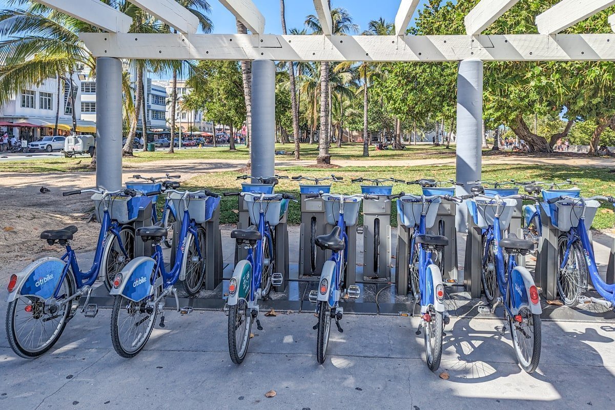 Vélos Citi Bike rangés