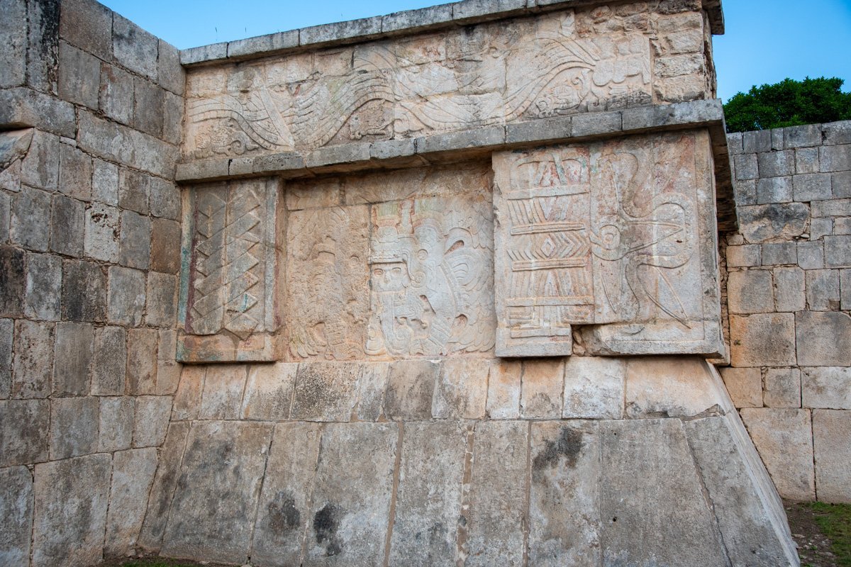Gravures mayas sur la plateforme de Vénus
